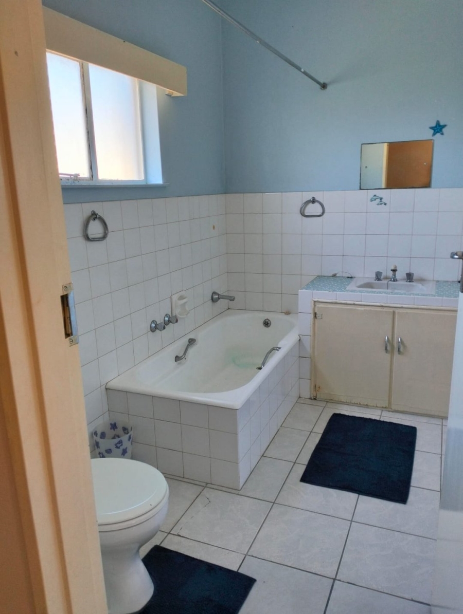 5 Bedroom Property for Sale in Sunnyridge Eastern Cape